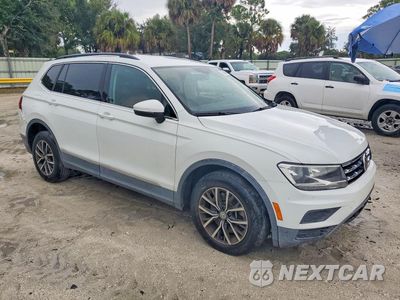 Czwarte zdjęcie samochodu z boku: 2018 VOLKSWAGEN TIGUAN SE VIN:3VV3B7AX0JM207662 - miniatura
