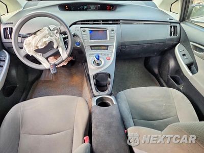 Zdjęcie 8 z 12 samochodu: 2013 TOYOTA PRIUS THREE VIN:JTDKN3DU5D5576622 - miniatura