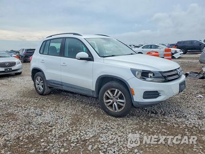 Czwarte zdjęcie samochodu z boku: 2016 VOLKSWAGEN TIGUAN S VIN:WVGAV7AX3GW518083 - miniatura