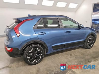 Trzecie zdjęcie samochodu z tyłu: 2023 KIA NIRO WIND VIN:KNDCR3L19P5021340 - miniatura