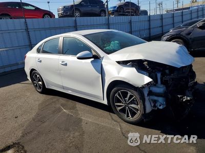 Czwarte zdjęcie samochodu z boku: 2023 KIA FORTE LXS VIN:3KPF24AD8PE668496 - miniatura