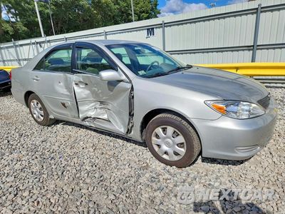 Czwarte zdjęcie samochodu z boku: 2004 TOYOTA CAMRY LE VIN:4T1BE32K54U874557 - miniatura