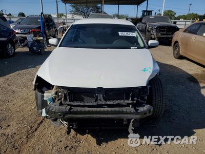 Piąte zdjęcie samochodu w środku: 2017 VOLKSWAGEN JETTA S VIN:3VW2B7AJ4HM376161 - miniatura