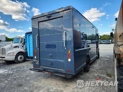 Trzecie zdjęcie samochodu z tyłu: 2020 FREIGHTLINER CHASSIS M LINE WALK-IN VAN VIN:4UZAC2EA9LCMK0167 - miniatura