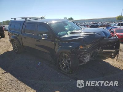 Czwarte zdjęcie samochodu z boku: 2019 RAM 1500 LARAMIE VIN:1C6SRFJT4KN908636 - miniatura