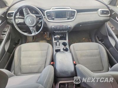Zdjęcie 8 z 14 samochodu: 2017 KIA SORENTO LX V6 VIN:5XYPG4A56HG306864 - miniatura