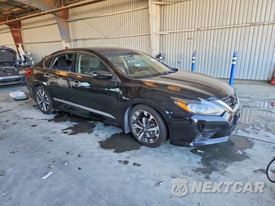 Czwarte zdjęcie samochodu z boku: 2016 NISSAN ALTIMA 2.5 SR VIN:1N4AL3AP5GC114597 - miniatura