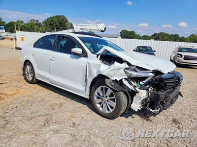 Czwarte zdjęcie samochodu z boku: 2015 VOLKSWAGEN JETTA SE VIN:3VWD17AJ0FM318122 - miniatura