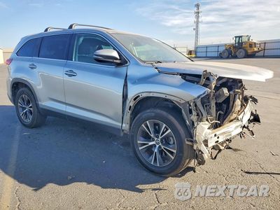 Czwarte zdjęcie samochodu z boku: 2019 TOYOTA HIGHLANDER LE VIN:5TDZZRFH5KS363442 - miniatura