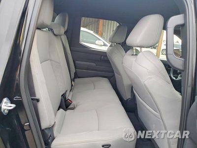 Zdjęcie 10 z 12 samochodu: 2025 TOYOTA TACOMA SR5 VIN:3TMLB5JN6SM124952 - miniatura
