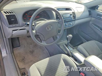 Zdjęcie 8 z 12 samochodu: 2005 TOYOTA CAMRY STANDARD VIN:4T1BE32K35U958393 - miniatura