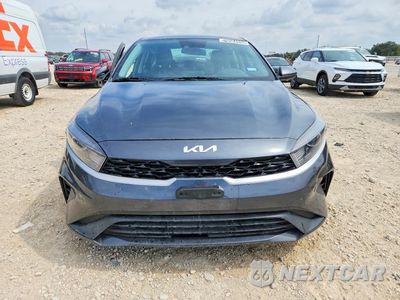 Piąte zdjęcie samochodu w środku: 2023 KIA FORTE LXS VIN:3KPF24AD0PE621947 - miniatura