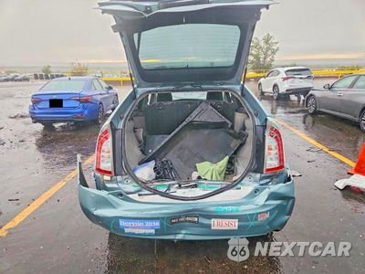 Zdjęcie 6 z 12 samochodu: 2015 TOYOTA PRIUS THREE VIN:JTDKN3DU0F1911330 - miniatura