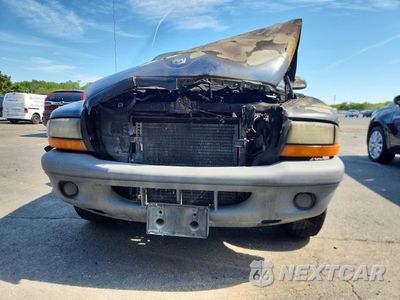 Piąte zdjęcie samochodu w środku: 2003 DODGE DAKOTA SXT VIN:1D7HL12X93S265038 - miniatura