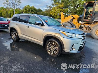 Czwarte zdjęcie samochodu z boku: 2017 TOYOTA HIGHLANDER XLE VIN:5TDJZRFH7HS520541 - miniatura
