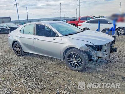 Czwarte zdjęcie samochodu z boku: 2024 TOYOTA CAMRY SE VIN:4T1G11AKXRU901248 - miniatura