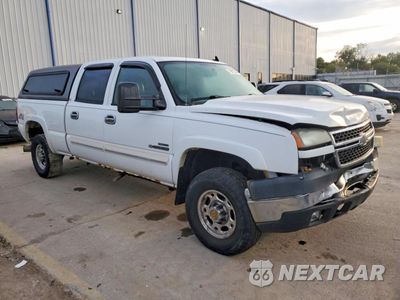 Czwarte zdjęcie samochodu z boku: 2006 CHEVROLET SILVERADO K2500 HEAVY DUTY VIN:1GCHK23D96F183587 - miniatura