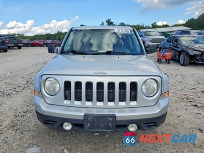 Piąte zdjęcie samochodu w środku: 2011 JEEP PATRIOT SPORT VIN:1J4NF1GB9BD114666 - miniatura
