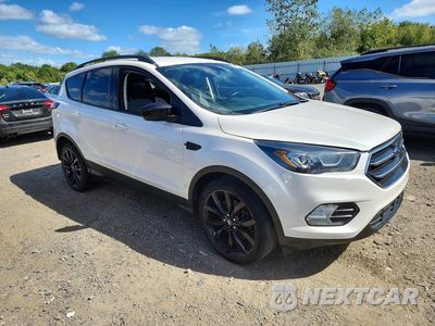 Czwarte zdjęcie samochodu z boku: 2019 FORD ESCAPE SE VIN:1FMCU9GD8KUB41159 - miniatura