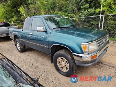 Czwarte zdjęcie samochodu z boku: 1998 TOYOTA T100 SR5 VIN:JT4UN24D4W0056625 - miniatura