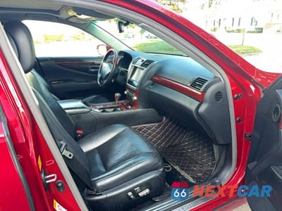 Piąte zdjęcie samochodu w środku: 2010 LEXUS LS 460 VIN:JTHCL5EF3A5004836 - miniatura