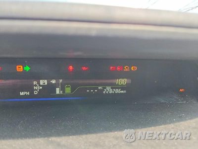 Zdjęcie 9 z 12 samochodu: 2013 TOYOTA PRIUS V THREE VIN:JTDZN3EUXD3227920 - miniatura