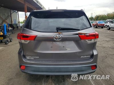 Zdjęcie 6 z 12 samochodu: 2019 TOYOTA HIGHLANDER XLE VIN:5TDJZRFH5KS593222 - miniatura
