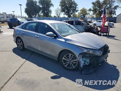 Czwarte zdjęcie samochodu z boku: 2023 KIA FORTE LXS VIN:3KPF24AD2PE542179 - miniatura