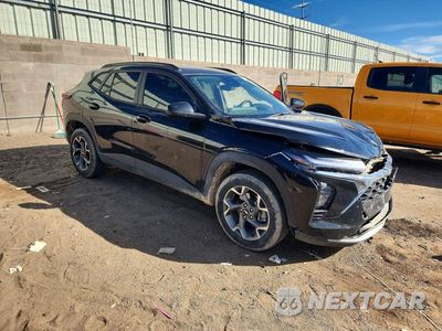 Czwarte zdjęcie samochodu z boku: 2025 CHEVROLET TRAX 1LT VIN:KL77LHEP5SC197269 - miniatura