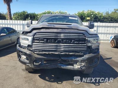 Piąte zdjęcie samochodu w środku: 2023 RAM 2500 LARAMIE VIN:3C6UR5FJXPG518912 - miniatura
