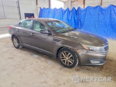 Czwarte zdjęcie samochodu z boku: 2013 KIA OPTIMA LX VIN:5XXGM4A77DG245694 - miniatura