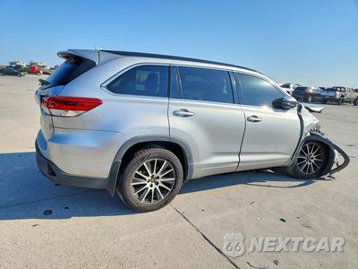 Trzecie zdjęcie samochodu z tyłu: 2017 TOYOTA HIGHLANDER SE VIN:5TDKZRFH5HS190306 - miniatura