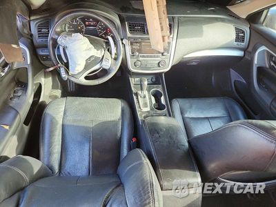 Zdjęcie 8 z 12 samochodu: 2017 NISSAN ALTIMA SR VIN:1N4AL3AP4HC229063 - miniatura