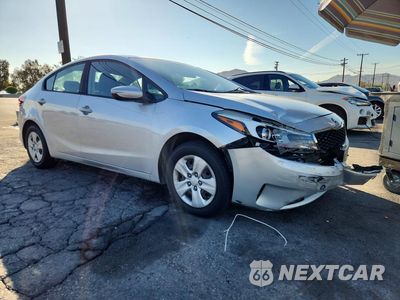 Czwarte zdjęcie samochodu z boku: 2018 KIA FORTE LX VIN:3KPFK4A76JE168970 - miniatura