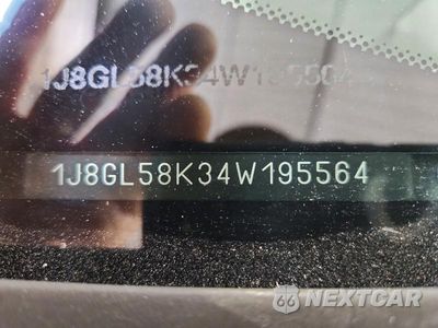 Zdjęcie 13 z 13 samochodu: 2004 JEEP LIBERTY LIMITED VIN:1J8GL58K34W195564 - miniatura