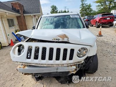 Piąte zdjęcie samochodu w środku: 2017 JEEP PATRIOT LATITUDE VIN:1C4NJRFB6HD124844 - miniatura