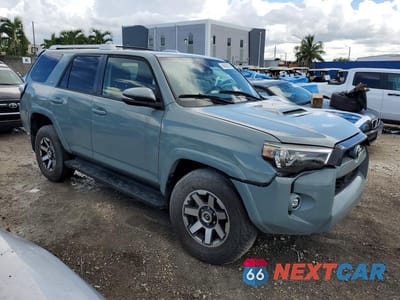 Czwarte zdjęcie samochodu z boku: 2022 TOYOTA 4RUNNER TRD OFF-ROAD PREMIUM VIN:JTERU5JR2N6007568 - miniatura