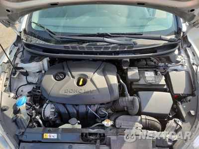 Zdjęcie 11 z 12 samochodu: 2016 HYUNDAI ELANTRA SE VIN:5NPDH4AE9GH677041 - miniatura