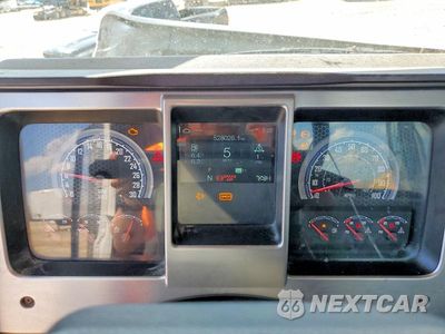 Zdjęcie 9 z 12 samochodu: 2019 MACK PINNACLE SEMI TRUCK VIN:1M1PN4GY4KM002025 - miniatura