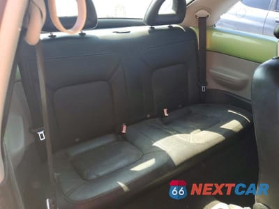 Zdjęcie 10 z 12 samochodu: 2002 VOLKSWAGEN NEW BEETLE GLX VIN:3VWDD21C52M403477 - miniatura