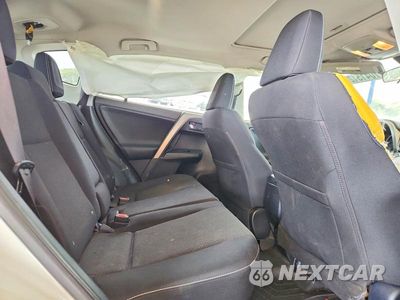 Zdjęcie 11 z 13 samochodu: 2018 TOYOTA RAV4 XLE VIN:JTMWFREV4JJ170651 - miniatura