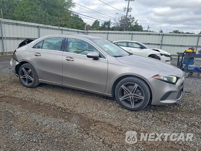 Czwarte zdjęcie samochodu z boku: 2019 MERCEDES-BENZ A 220 4MATIC VIN:WDD3G4FB5KW003099 - miniatura