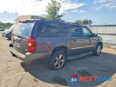 Trzecie zdjęcie samochodu z tyłu: 2010 CHEVROLET SUBURBAN K1500 LTZ VIN:1GNUKKE36AR255329 - miniatura