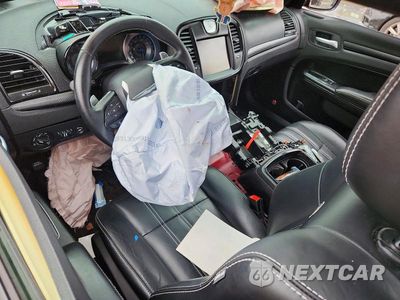 Zdjęcie 8 z 13 samochodu: 2015 CHRYSLER 300 S VIN:2C3CCABGXFH921574 - miniatura