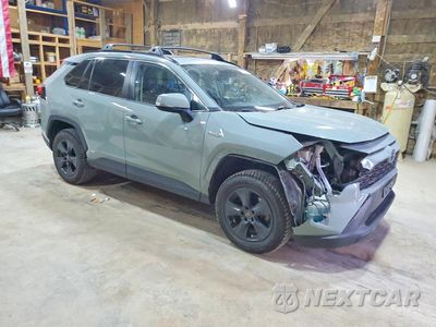 Czwarte zdjęcie samochodu z boku: 2021 TOYOTA RAV4 HYBRID XLE VIN:4T3R6RFV3MU011914 - miniatura