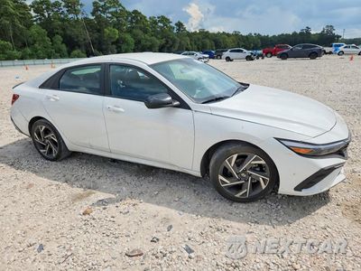 Czwarte zdjęcie samochodu z boku: 2025 HYUNDAI ELANTRA SEL SPORT VIN:KMHLM4DG9SU958769 - miniatura