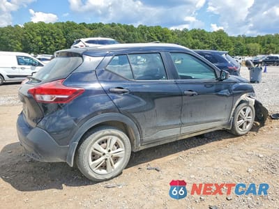 Trzecie zdjęcie samochodu z tyłu: 2018 NISSAN KICKS S VIN:3N1CP5CU3JL500357 - miniatura