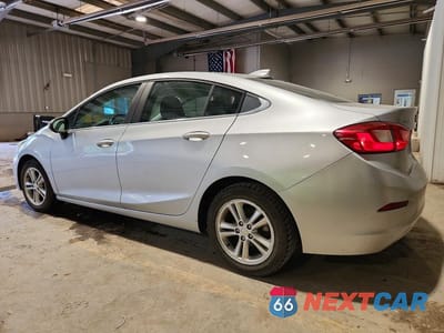 Drugie zdjęcie samochodu z przodu: 2018 CHEVROLET CRUZE LT VIN:1G1BE5SM3J7171754 - miniatura