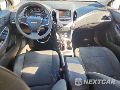 Zdjęcie 8 z 12 samochodu: 2017 CHEVROLET CRUZE LS VIN:1G1BC5SM2H7177643 - miniatura