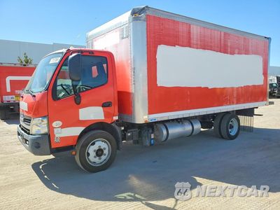 2018 HINO 195 BOX TRUCK JHHSDM2H0JK006343 - główne zdjęcie licytacji z USA - miniatura